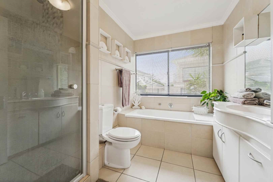 4 Bedroom Property for Sale in Sunset Links Western Cape
